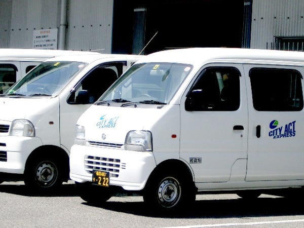 ＜紹介キャンペーン実施中！＞　　　　　　　　　　　友人やお知り合いの方を紹介していただくと、８６万円の手当を支給いたします！