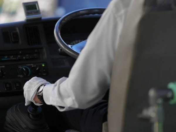 ドライバー・幼稚園バスドライバー（大型免許・年齢不問）