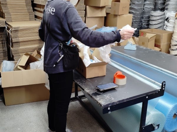 保育園・幼稚園のインターネット販売の発送（学歴不問・未経験者の方も大歓迎）