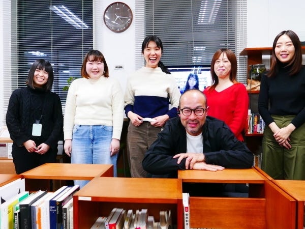 様々な年代の女性が働いています！