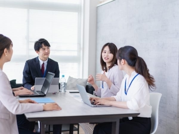 ＼PCスキルを活かして安定勤務／