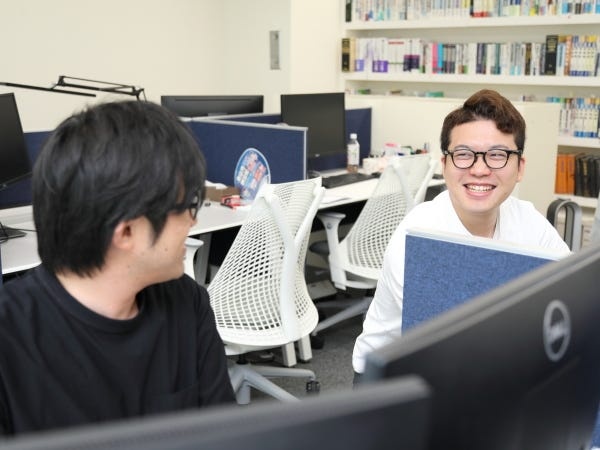 個人で作業をすることが多いのですが、周囲との日々のコミュニケーションを大切にしています。