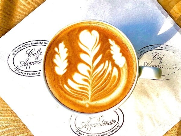 コーヒーはアラビカ種100％のオリジナルブレンドです。ラテアートも身に付きます！