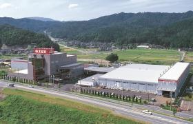 兵庫県豊岡市の本社 （田舎なので広大です）