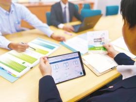 営業／内容物に合わせた袋の形態・デザインを打ち合わせます。