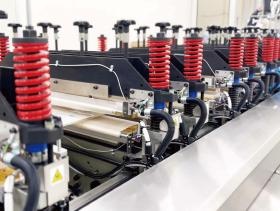 製袋／多種多様な製品に合わせた製袋機があります。