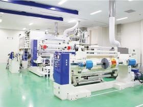 ラミネート／フィルム同士を貼り合わせます。