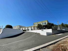 入出荷の際の１０ｔ超のトラックが出入り可能な入口です