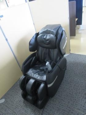 いつでも使える高級マッサージチェアを複数台完備