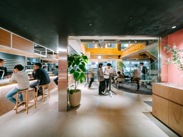 外国人のお客様も多くいらっしゃいますので言語スキルの向上も可能です！