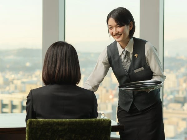 ホテルレストランサービススタッフ・ホールスタッフ・サービススタッフ