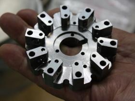 鉄の塊から、思い通りの形が出来上がっていきます