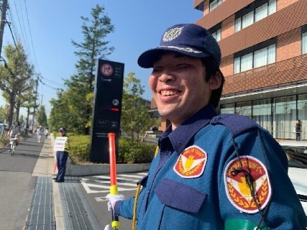 会場の入場ゲートでは笑顔で案内！