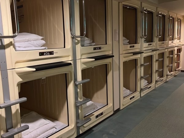 ホールスタッフ・館内スタッフ（未経験OK）