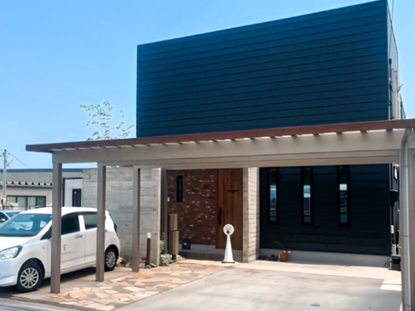 こちらが事務所です！現在事務スタッフは男性2名、女性4名が活躍中。和気あいあいとした雰囲気です♪