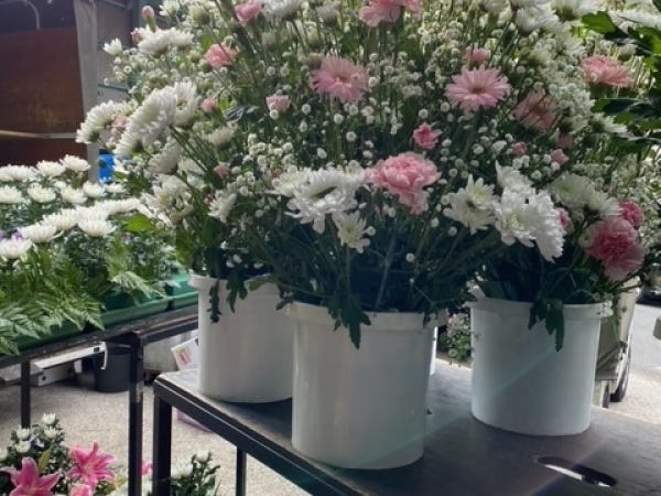 お花屋さんスタッフ葬儀関係（初心者大歓迎・要普通自動車免許）