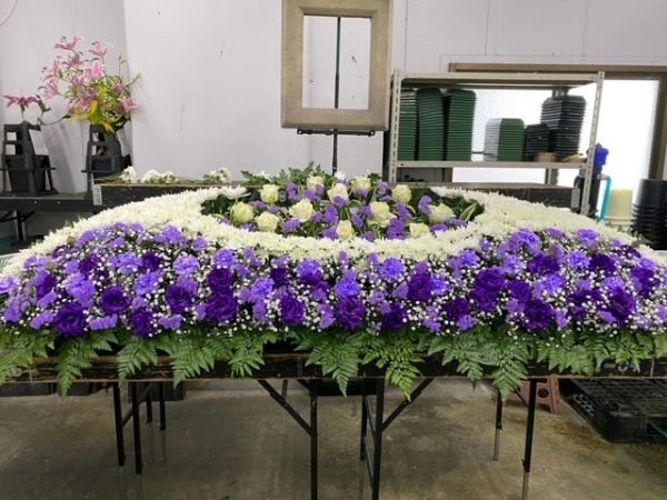 お花屋さんスタッフ葬儀関係（初心者大歓迎・要普通自動車免許）