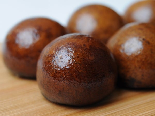 和菓子製造・和菓子の販売簡単な製造・副業のお菓子を販売・スタッフ・華やかな場所で仕事をしたい人（フリーターの方も大歓迎・和菓子作りに興味ある方大歓迎）