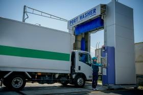 働き方改革のため門型洗車機を導入済みです