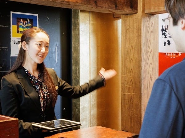 20代から30代が中心となって活躍中です☆国籍も様々なので働きながら交友関係を広げることができます！