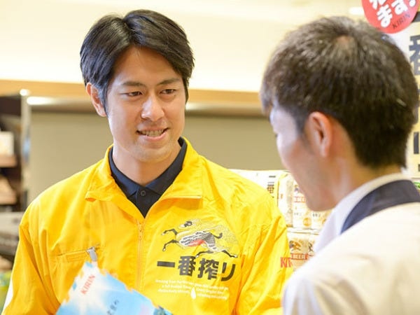 既存のお客様先を回るので、お客様とは顔なじみに。ノルマや飛び込みは一切ナシ。営業デビューにうってつけの環境がそろっています。