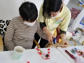 手作りしめ縄レクリエーション風景