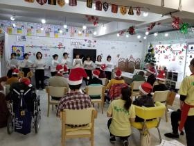 ボランティア様によるクリスマスイベント風景