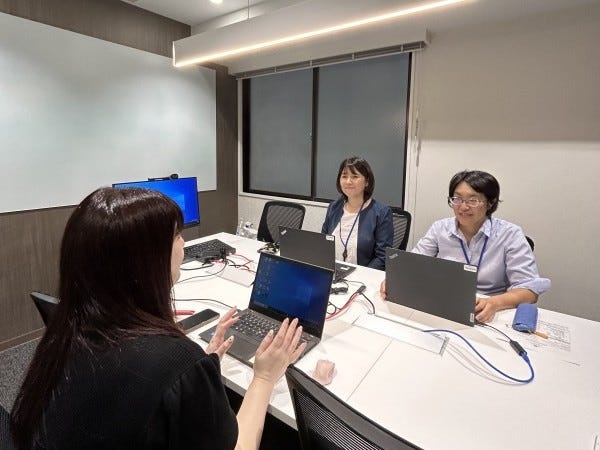 経験豊富な先輩による研修がスタートします。