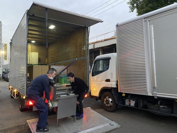 厨房機器は家電に比べて重いですがきちんと扱い方をお教えします！