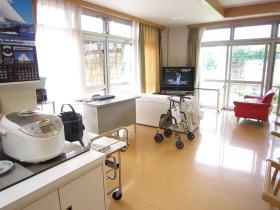 あたたかな光あふれる サマリヤ勅使