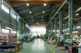 工場内の様子です。夏冬冷暖房しています。