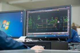 ２階の設計室で設計しています。現在は５名在籍中です。