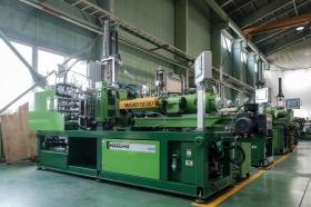 弊社の主力製品です。自社開発しています。すごいでしょう！