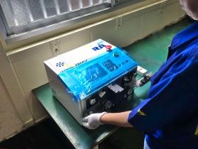 組立配線作業（線材切断）