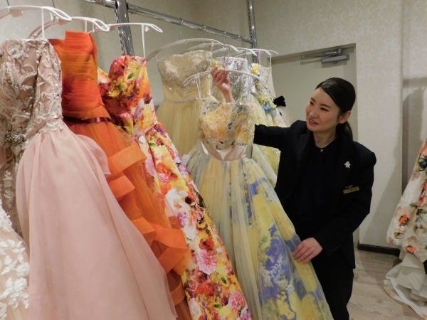 ドレスコーディネーター（未経験歓迎）