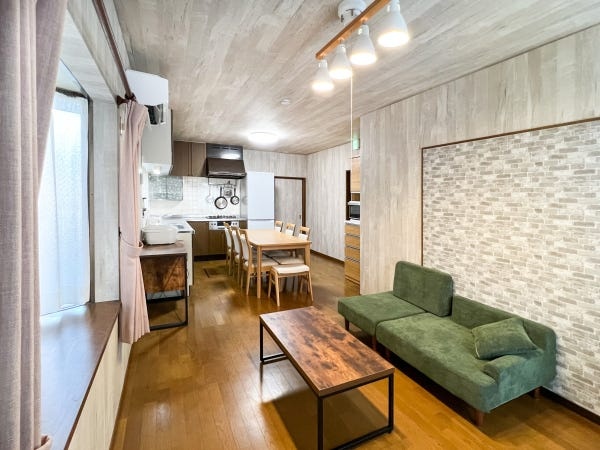 ［あおば］二階建てで、お庭があります。車通勤可能