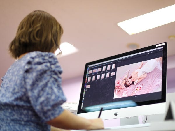 アパレル画像修正スタッフ