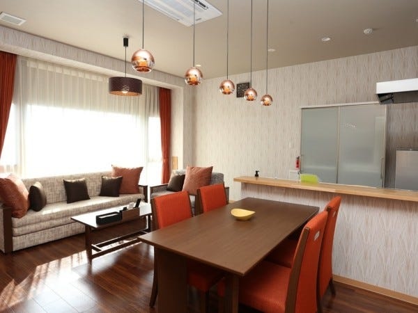 接客がお好きな方、ご経験者はもちろん、未経験の方もお気軽にご応募ください★