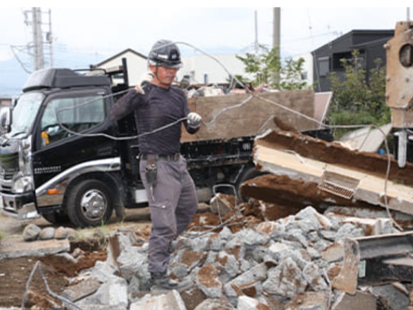 解体工事作業員・現場メインのお仕事👍解体工事作業員（普通自動車免許・学歴不問）