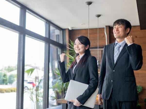 頑張りを給与でしっかり評価★契約一件の歩合給平均200万円！新人賞など特別手当も充実◎女性もしっかり活躍中！