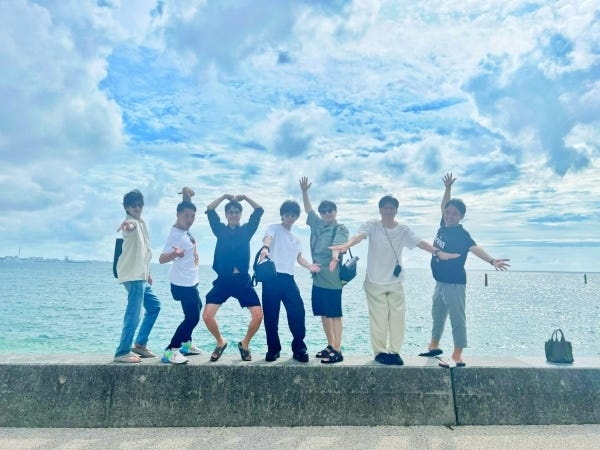 社員旅行は毎年6月♪過去6回は沖縄へ。全国の社員が集まり、懇親会や、チーム毎に行き先を決めたり、部署間を問わず和気あいあいと楽しんでいます！