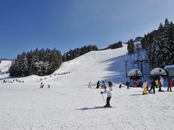 湯沢パークスキー場です。リフト乗車無料！(初回のみパス作成費500円)平日のみレンタル無料！