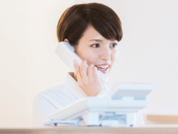 電話相談がメインの業務です。お悩みを聞いて、緊張をほぐしてあげることが大切です！
