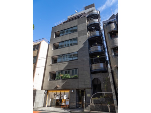 勤務いただく本社です！こちらの4階がオフィスです。