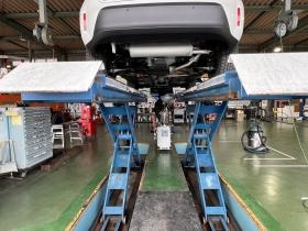 整備風景＿エンジンオイル交換