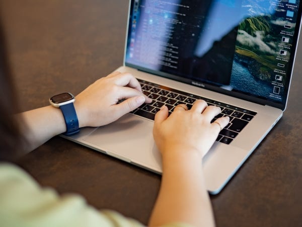 ▼どこに何を入力するのかを学ぶのはもちろん、データ抽出やデータのアップロード方法などを学んでいきます。