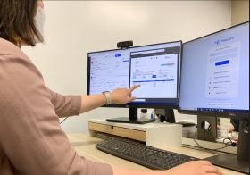 デュアルモニタ環境で業務は行います