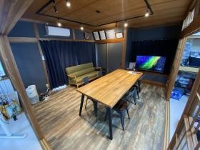 執務室に隣接する応接室は少し落ち着いたテイストです