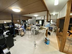 外観は古民家ですが、中はしっかりオフィス仕様です