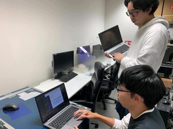 番組によっては1人で担当するお仕事もありますが、先輩がしっかりサポートします。